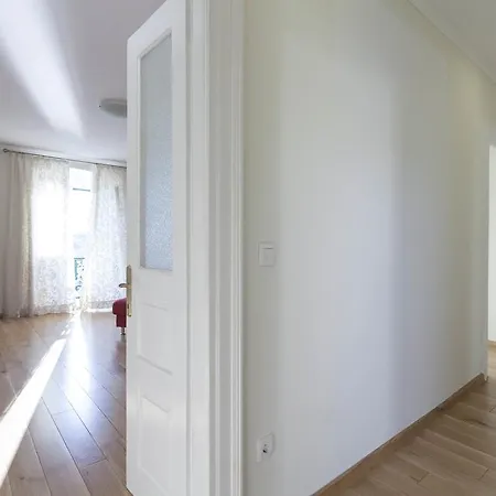 The Very Comfortable Apartment *